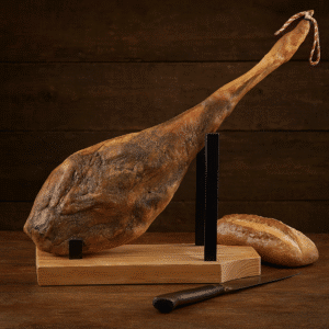 Jamòn de Cordero 900 gr Aprox + Tabla de Corte
